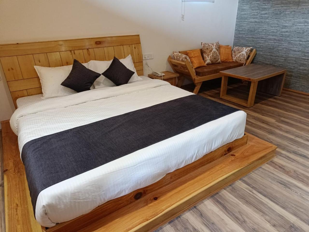 Trimounts-A Boutique Hotel & Wellnes Center In Tirthan Valley Banjar Exterior photo