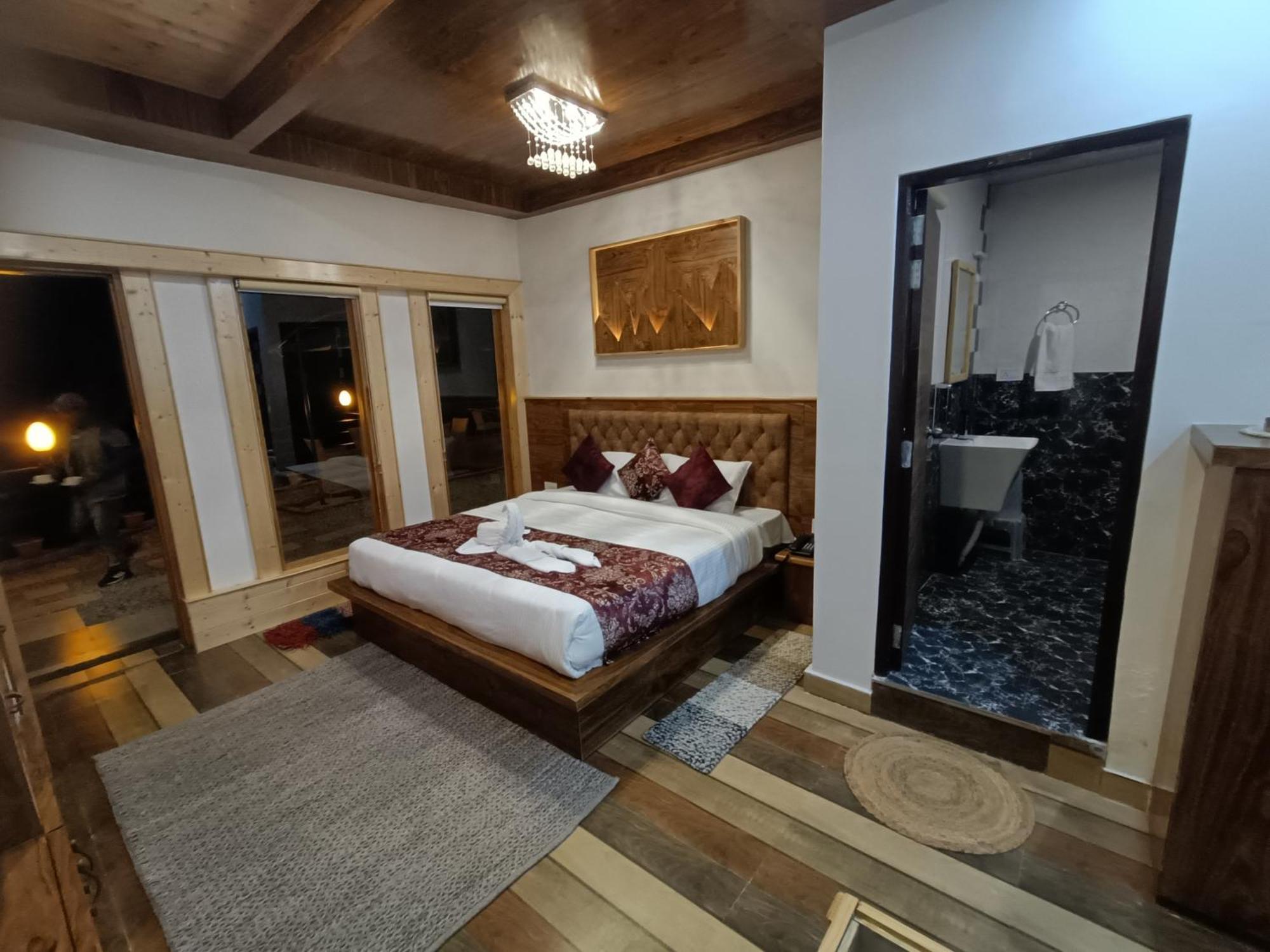 Trimounts-A Boutique Hotel & Wellnes Center In Tirthan Valley Banjar Exterior photo
